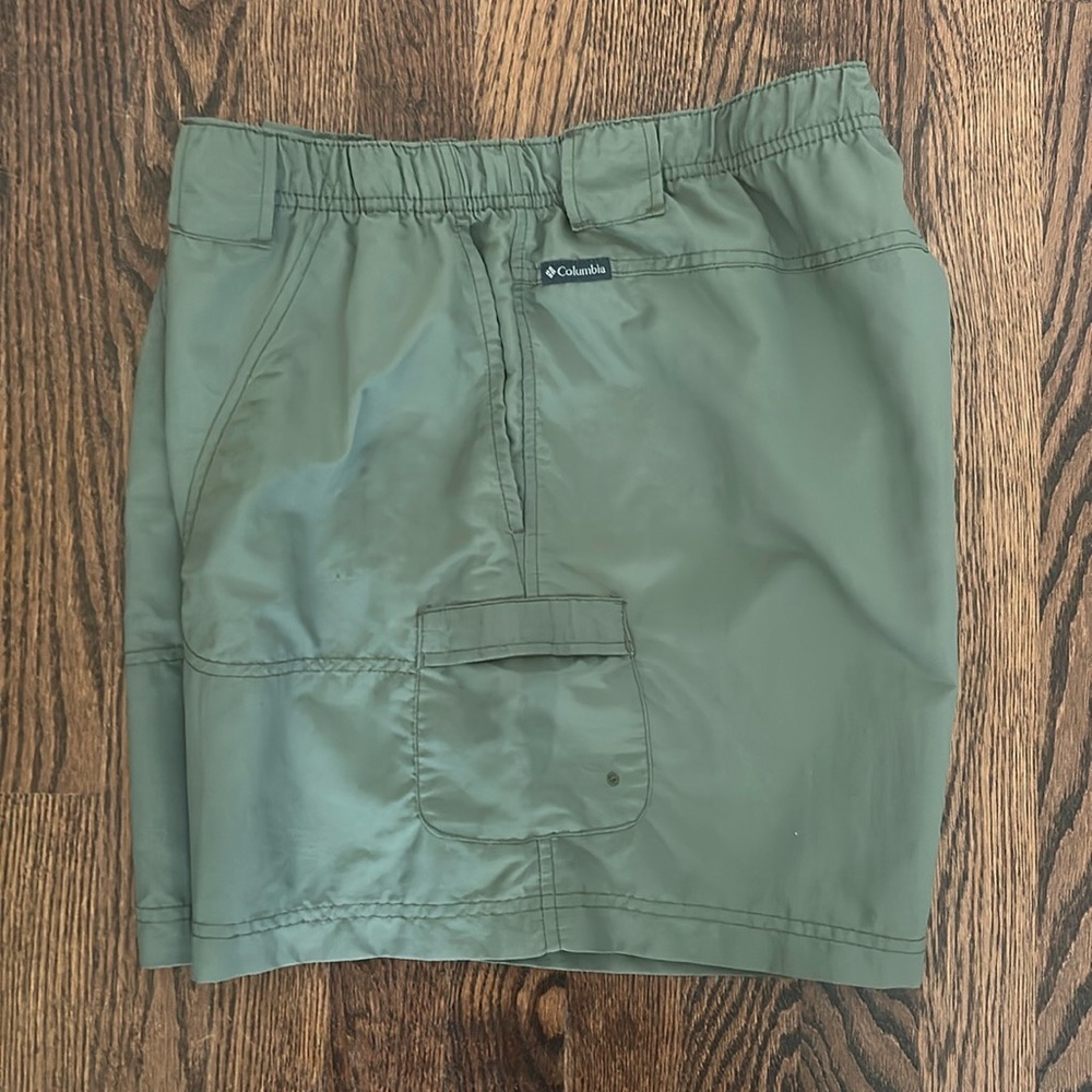 Columbia Women's Omni-Shade UPF 30 Walnut River 6" Shorts in Olive. size XL NWOT - Picture 4 of 11